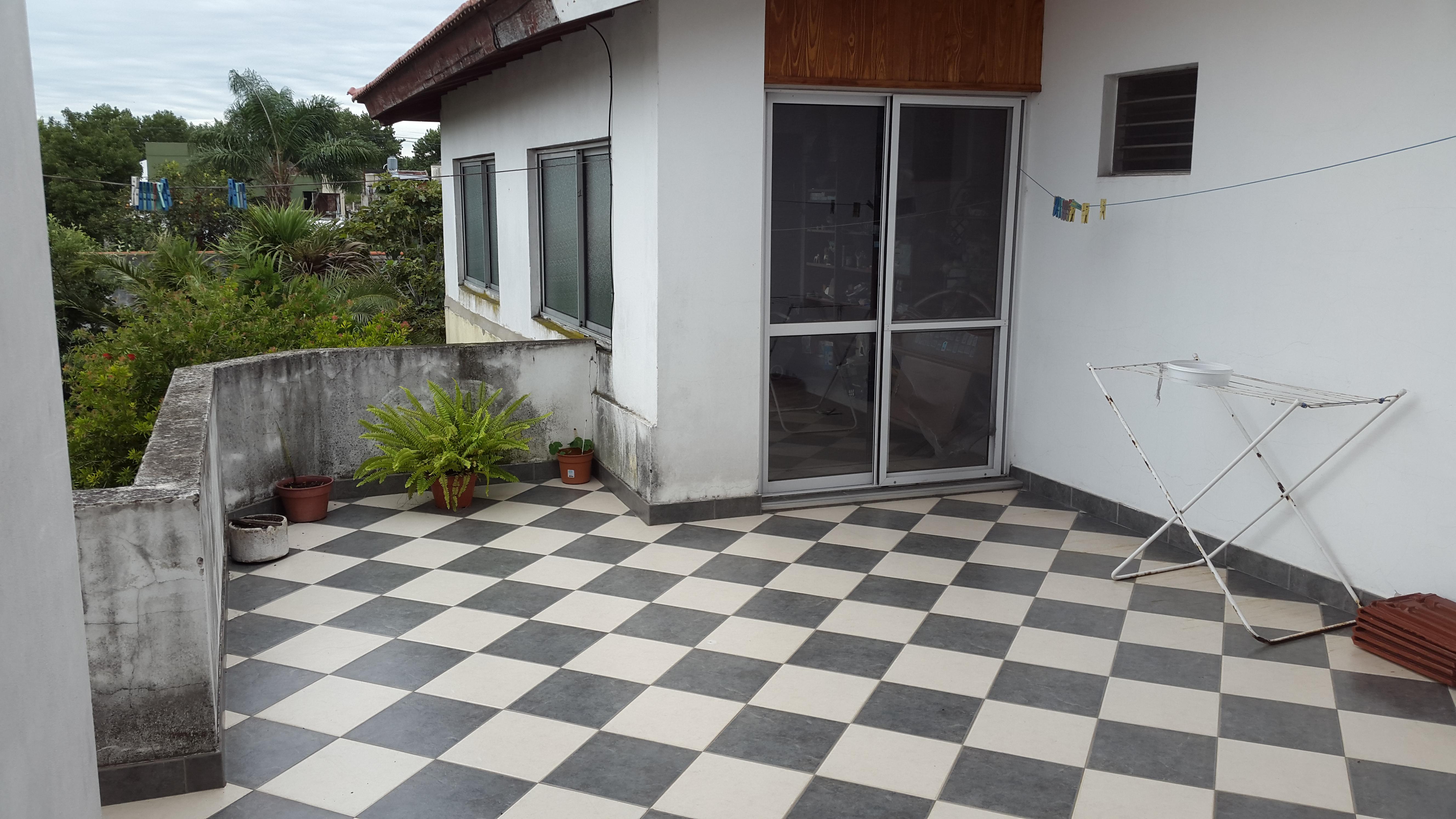 SE VENDE LINDA CASA 4 AMBIENTES C/FONDO LIBRE — foto 8