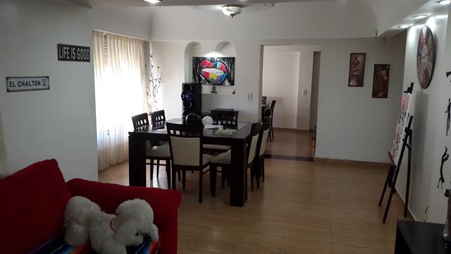 SE VENDE CHALET 5 AMBIENTES Y DTO 2 AMB. C/FONDO LIBRE Y PISCINA — foto 7