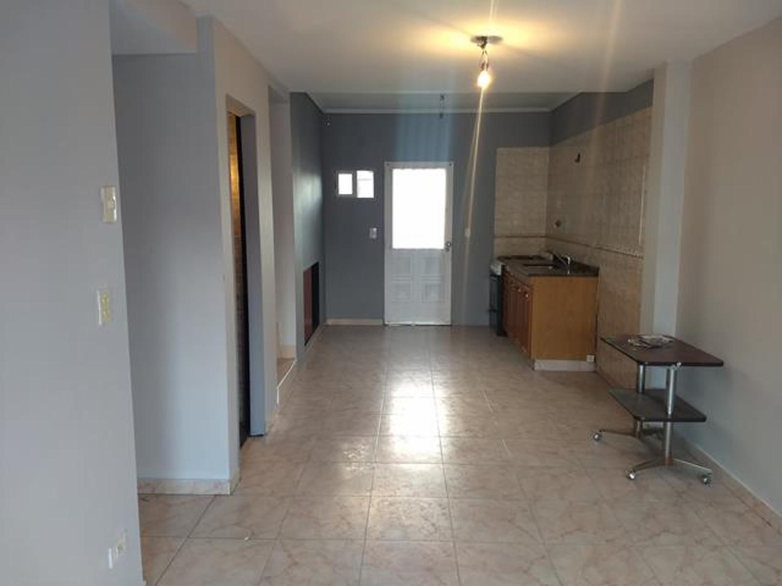 SE VENDE DUPLEX 3 AMBIENTES C/COCHERA Y TERRENO LIBRE (CABILDO 680) C.MADERO — foto 7