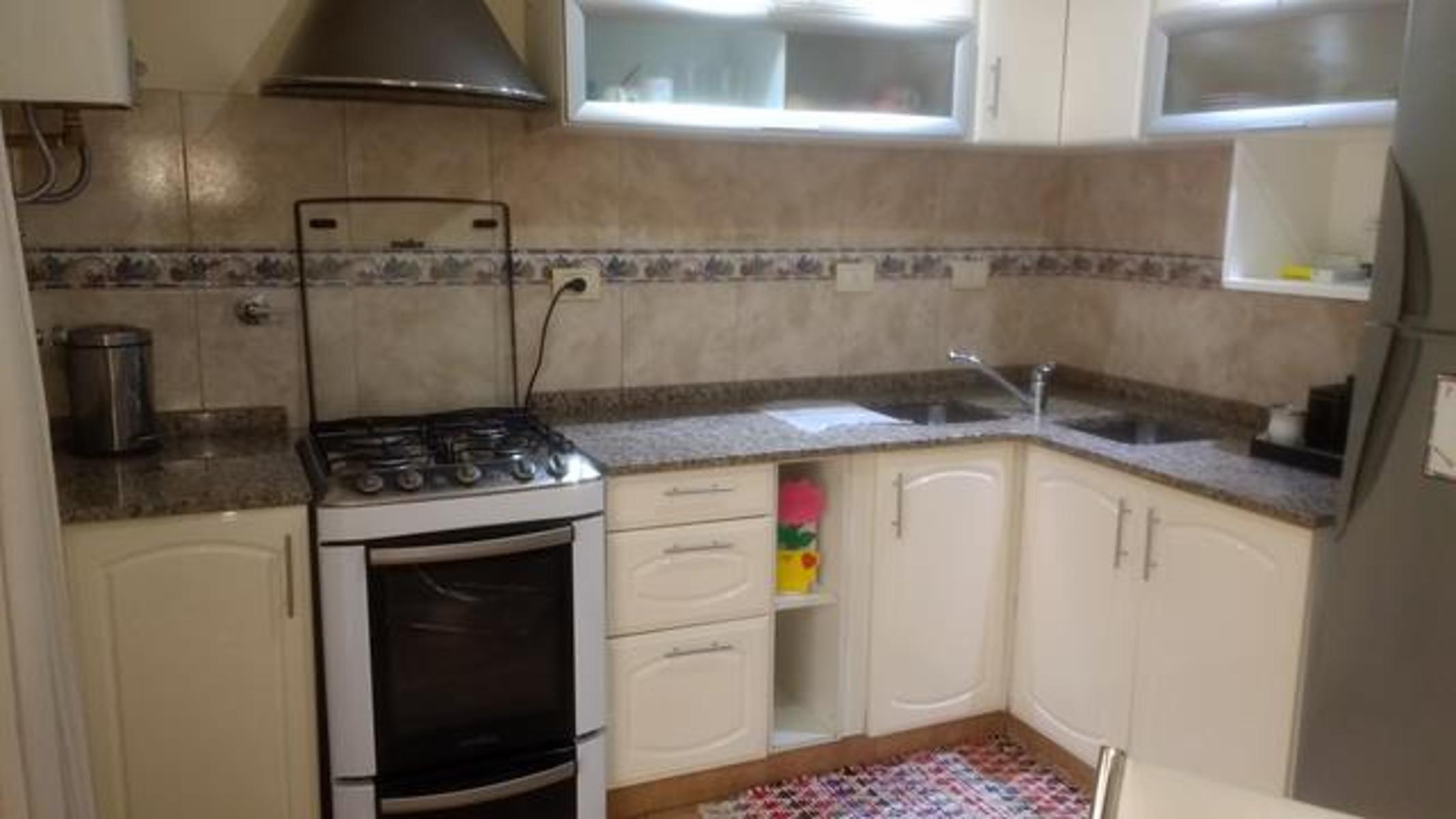 SE VENDE HERMOSO Y BIEN CUIDADO DUPLEX 3 AMBIENTES. AL FRENTE (JOSE BATLLE Y ORDOÑEZ AL 5600) V.LUGANO — foto 4