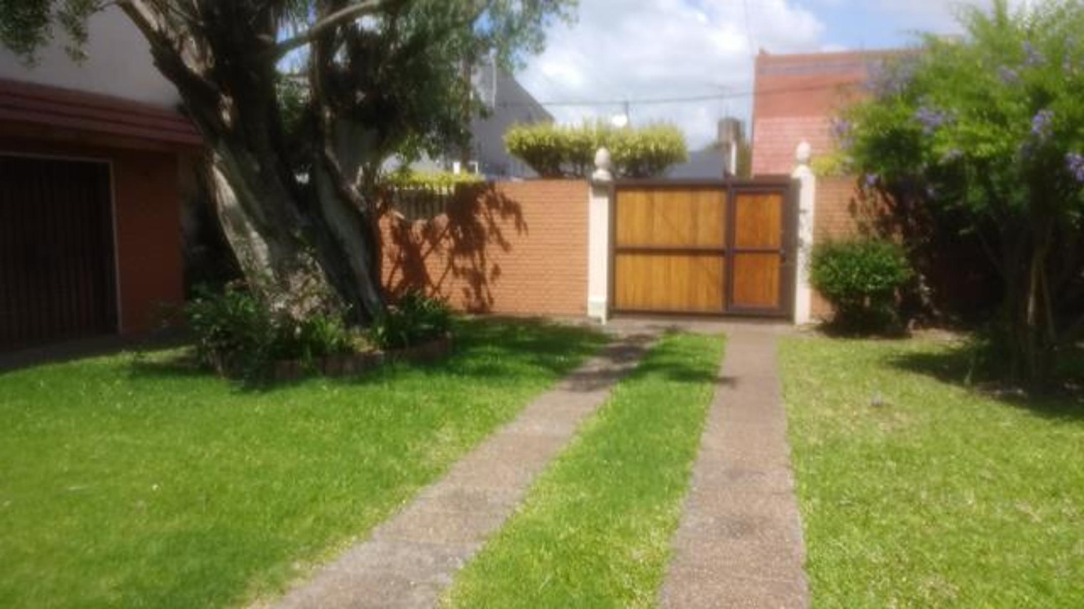 SOLIDA CASA 5 AMBIENTES SOBRE 2 LOTES C/EXCELENTE UBICACION (CAAGUAZU 1400) C.MADERO — foto 11