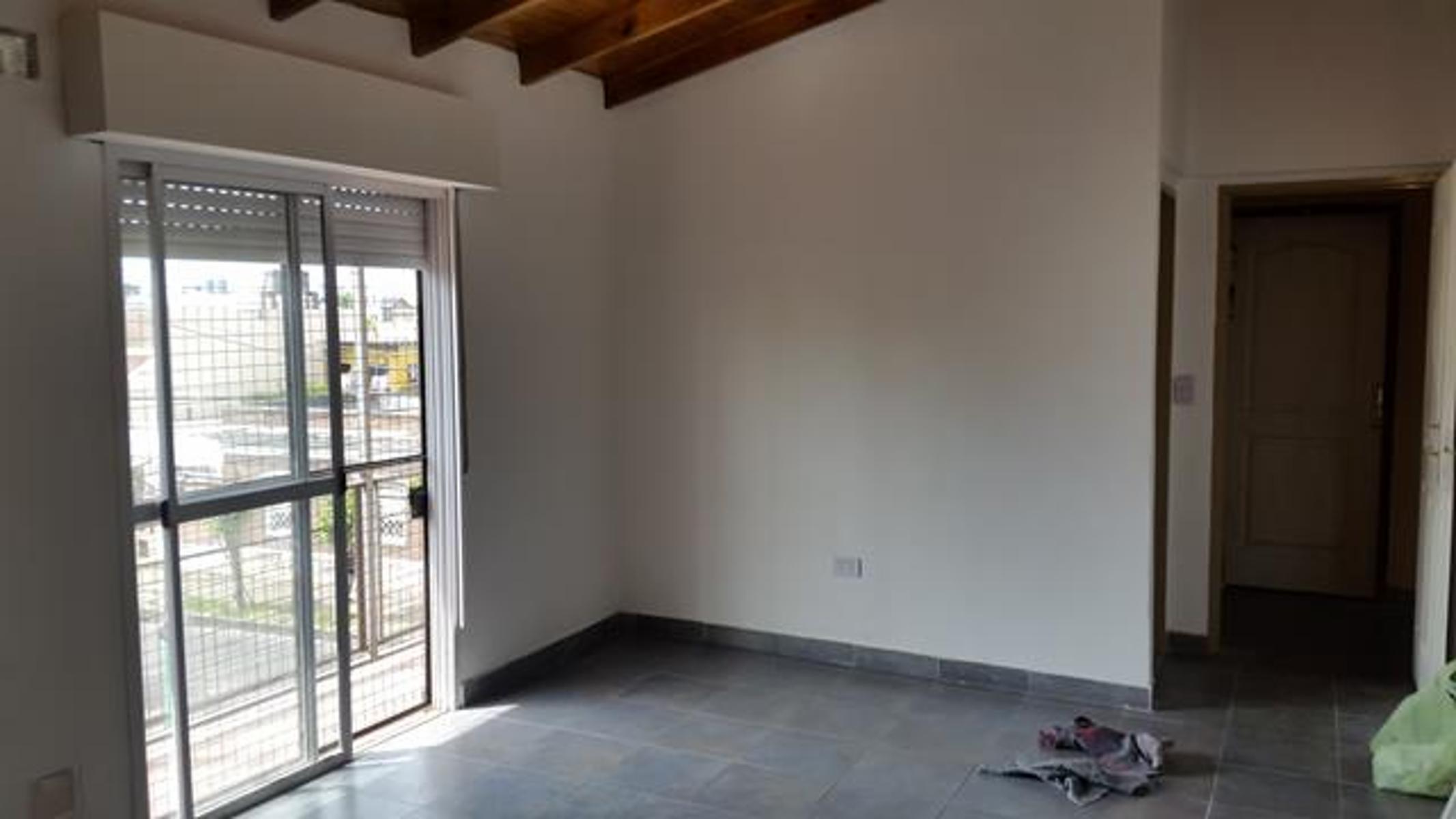 DTO 3 AMBIENTES EN BUEN ESTADO (25 DE MAYO AL 100) CIUDADELA — foto 3