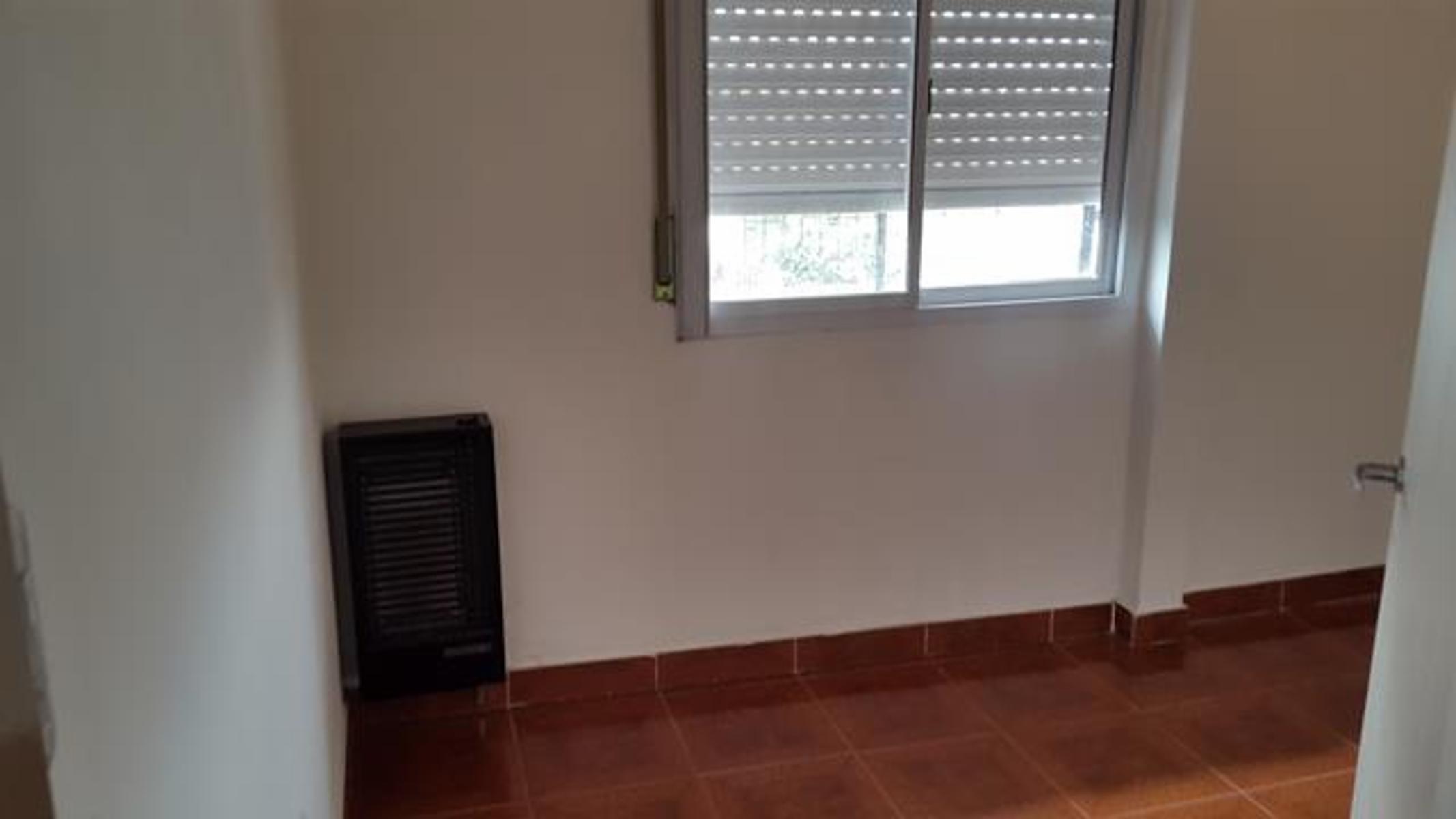 DTO 3 AMBIENTES EN BUEN ESTADO (25 DE MAYO AL 100) CIUDADELA — foto 4