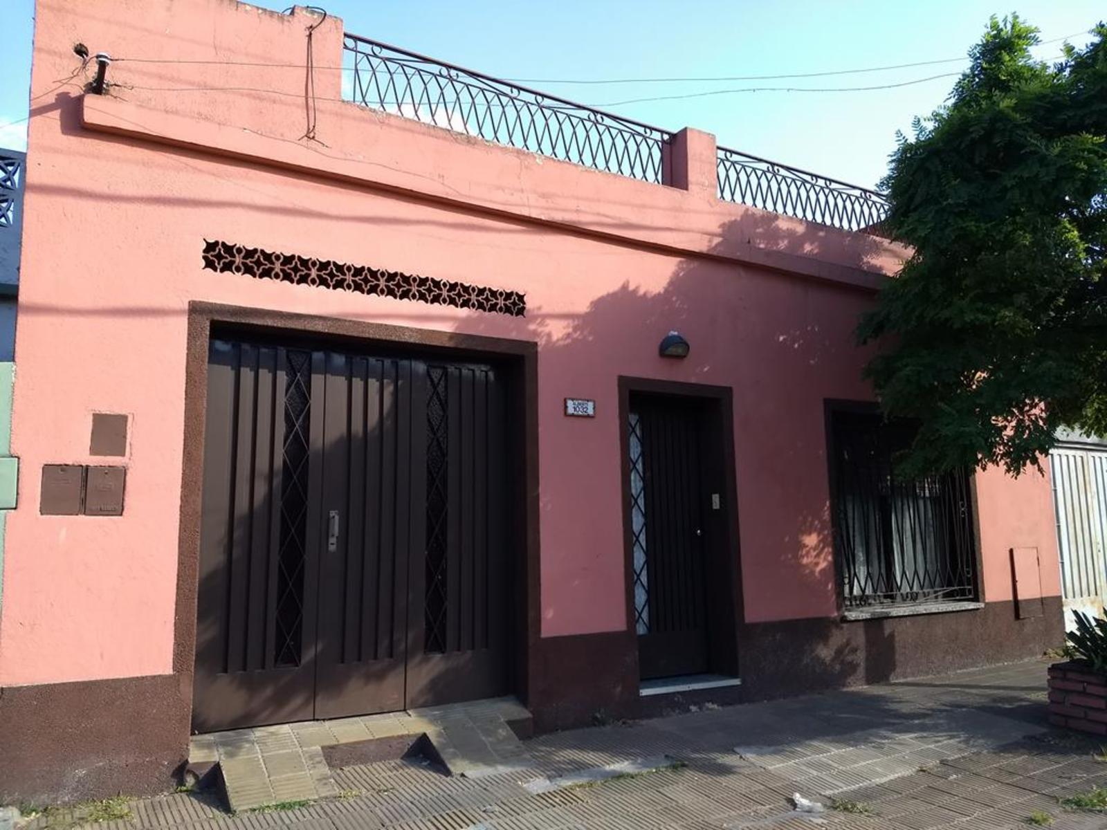 CASA 3 AMBIENTES CON COCHERA EN BUEN ESTADO (ALBERTI 1000) LA TABLADA