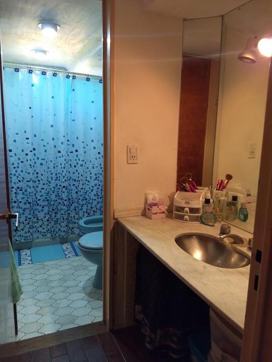CASA 5 AMBIENTES CON COCHERA (CONSTITUYENTES 1300) C.MADERO — foto 3