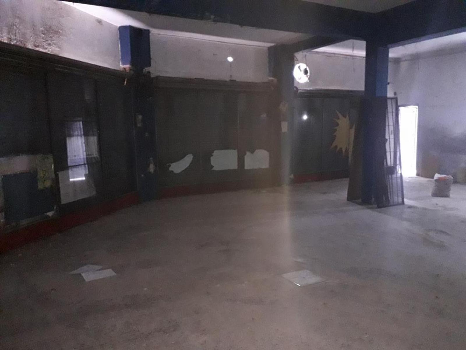 LOCAL DE 85M² APROX. (TALCAHUANO 909) C.MADERO - 1