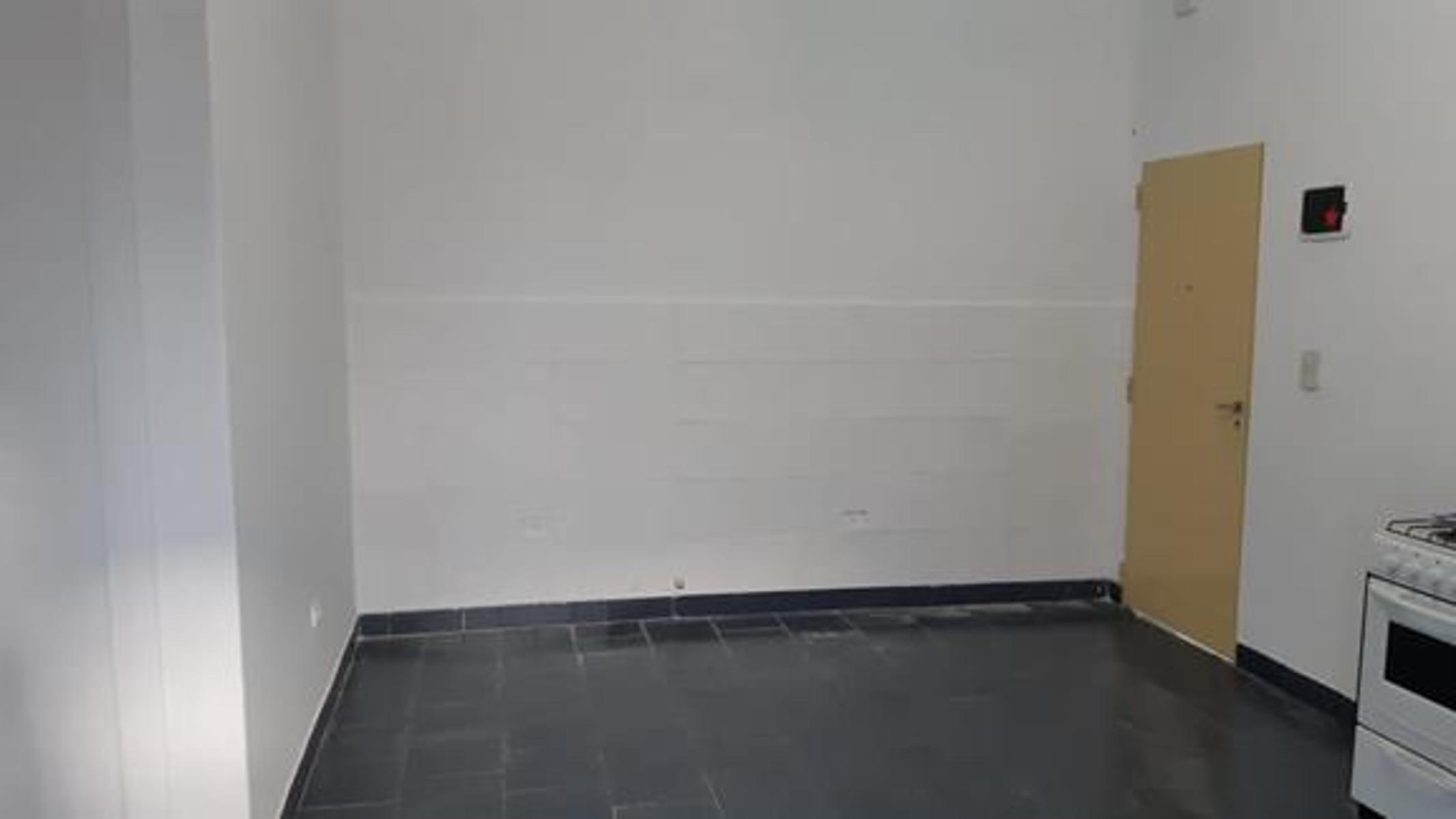 DTO 2 AMBIENTES CON PATIO (CORONEL THORNE 946) C.MADERO - 6