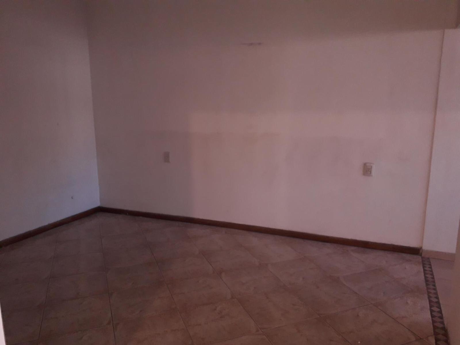 LOCAL DE 110M² (AV.BOULOGNE SUR MER 1535) TAPIALES - 4