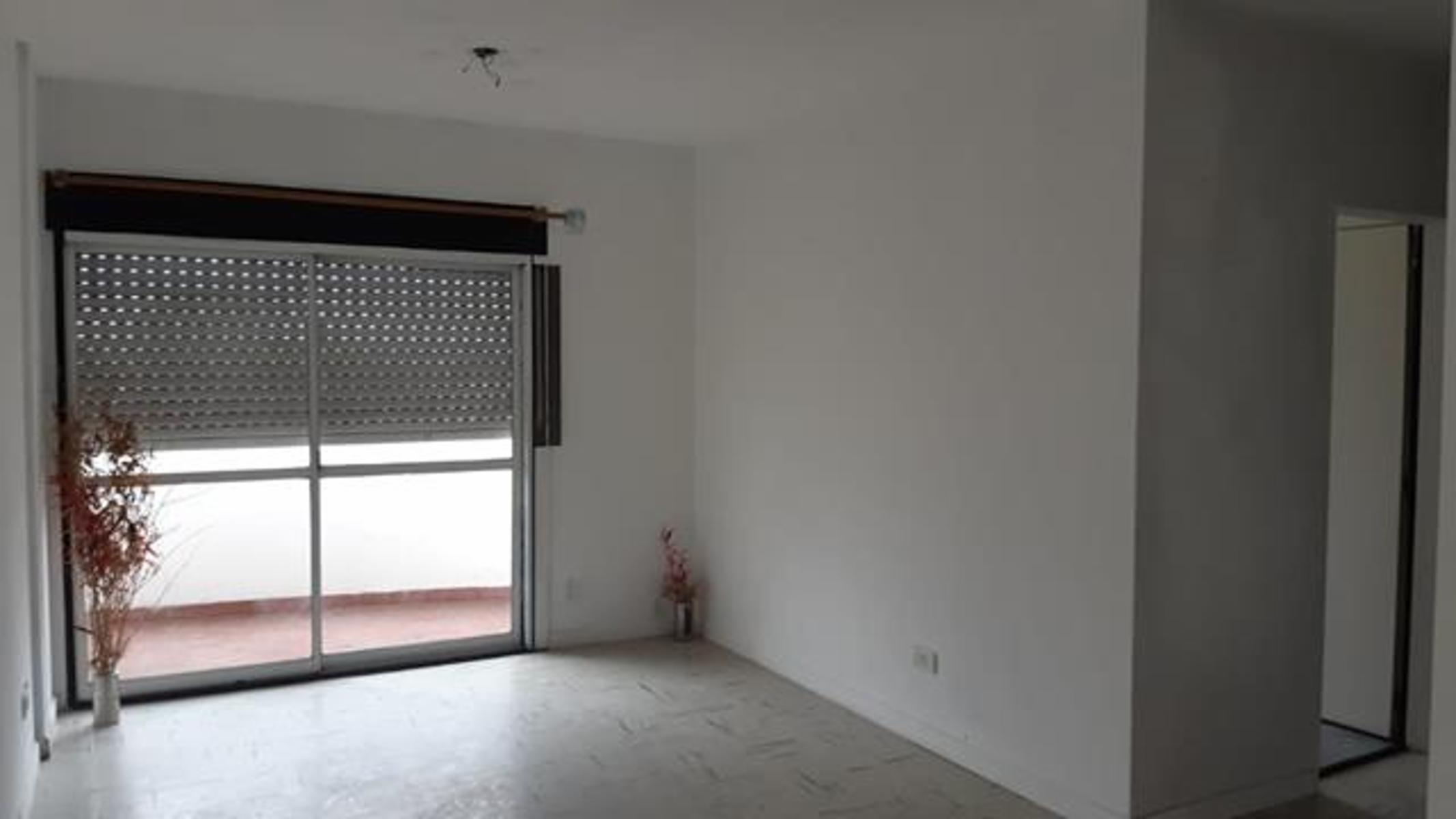 DTO 3 AMBIENTES CON COCHERA (M.THOMPSON 2099) C.MADERO