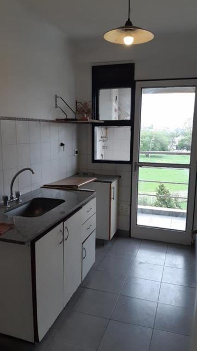 DTO 3 AMBIENTES CON COCHERA (M.THOMPSON 2099) C.MADERO — foto 4