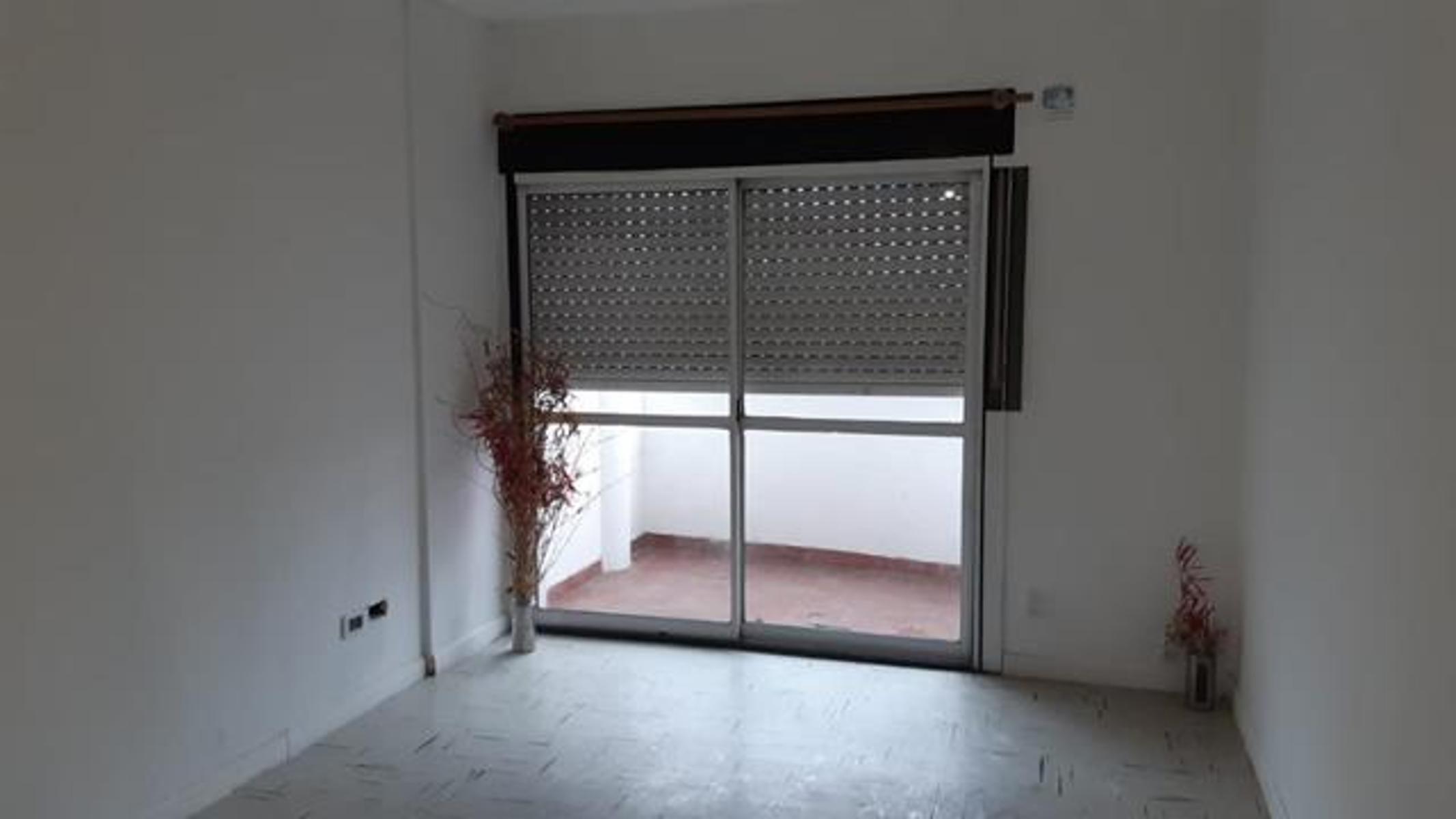 DTO 3 AMBIENTES CON COCHERA (M.THOMPSON 2099) C.MADERO — foto 10