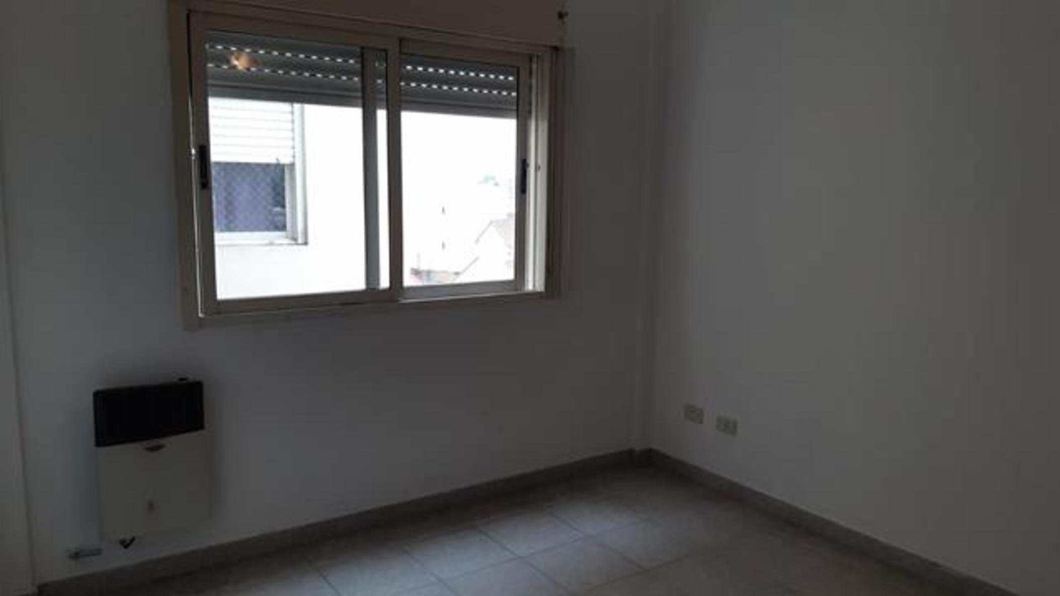DTO 2 AMB. INTERNO (AV.VELEZ SARSFIELD 451) C.MADERO - 6
