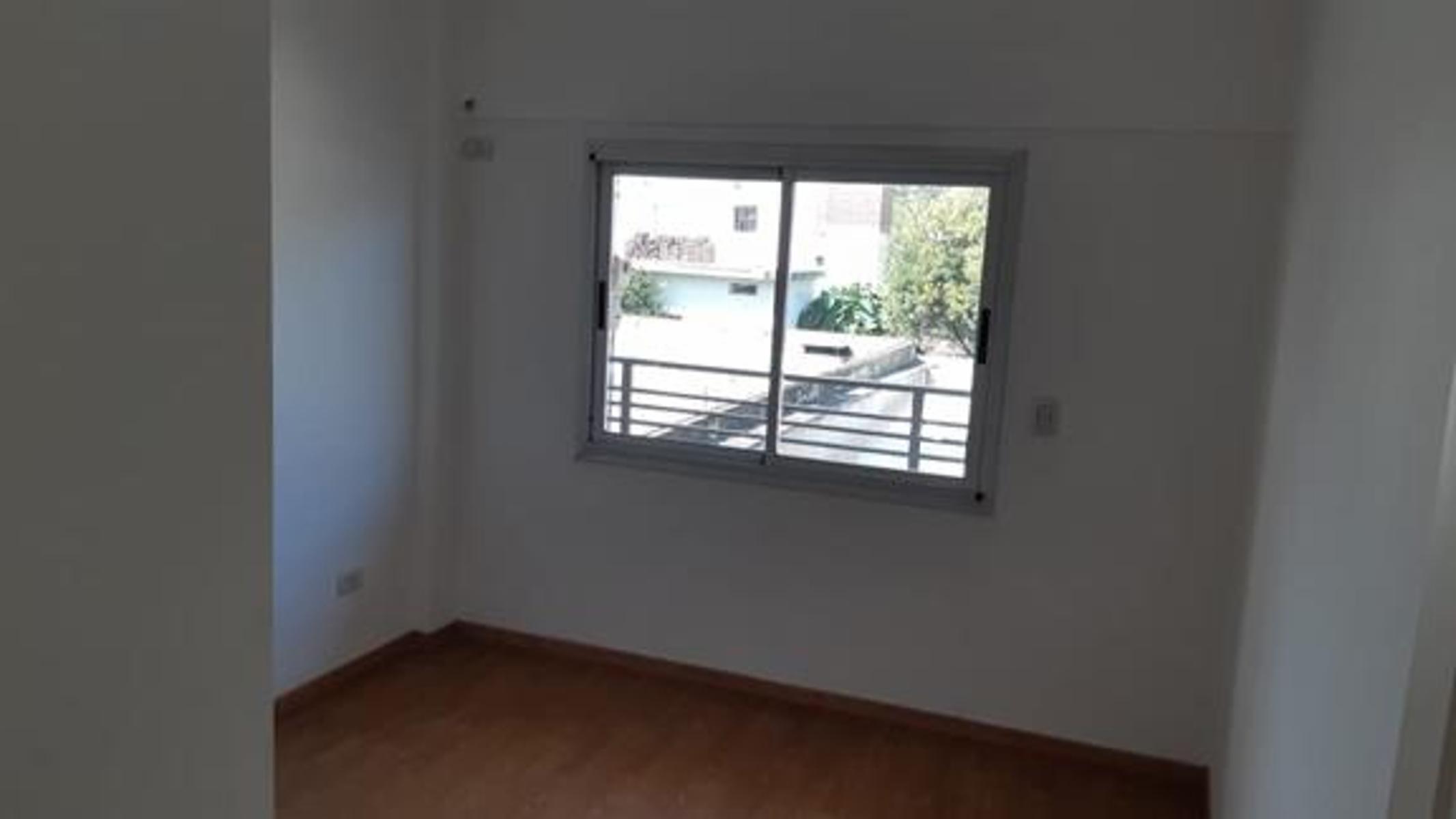 DEPARTAMENTO 2 AMBIENTES AMPLIO (MARIQUITA THOMPSON 1465) C.MADERO — foto 9