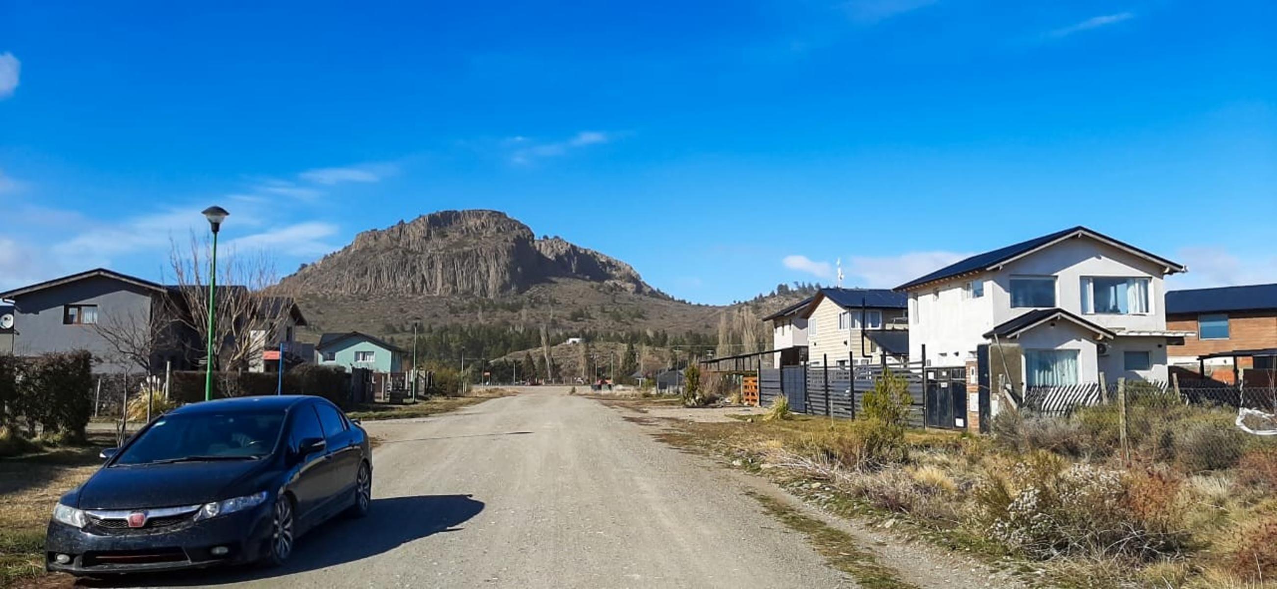 EXCELENTE PROPIEDAD CON HERMOSA VISTA A LOS CERROS Y LAGO - 3