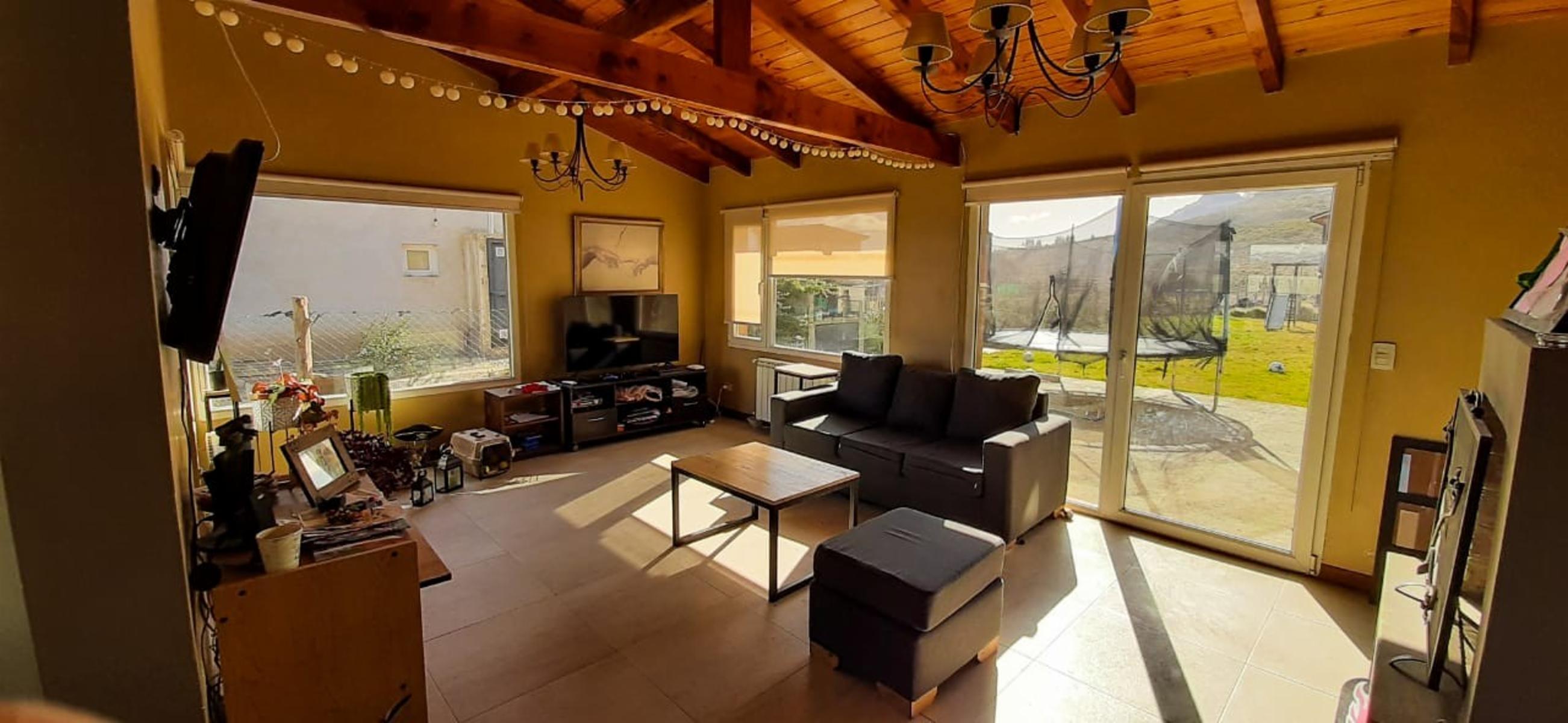 EXCELENTE PROPIEDAD CON HERMOSA VISTA A LOS CERROS Y LAGO - 7