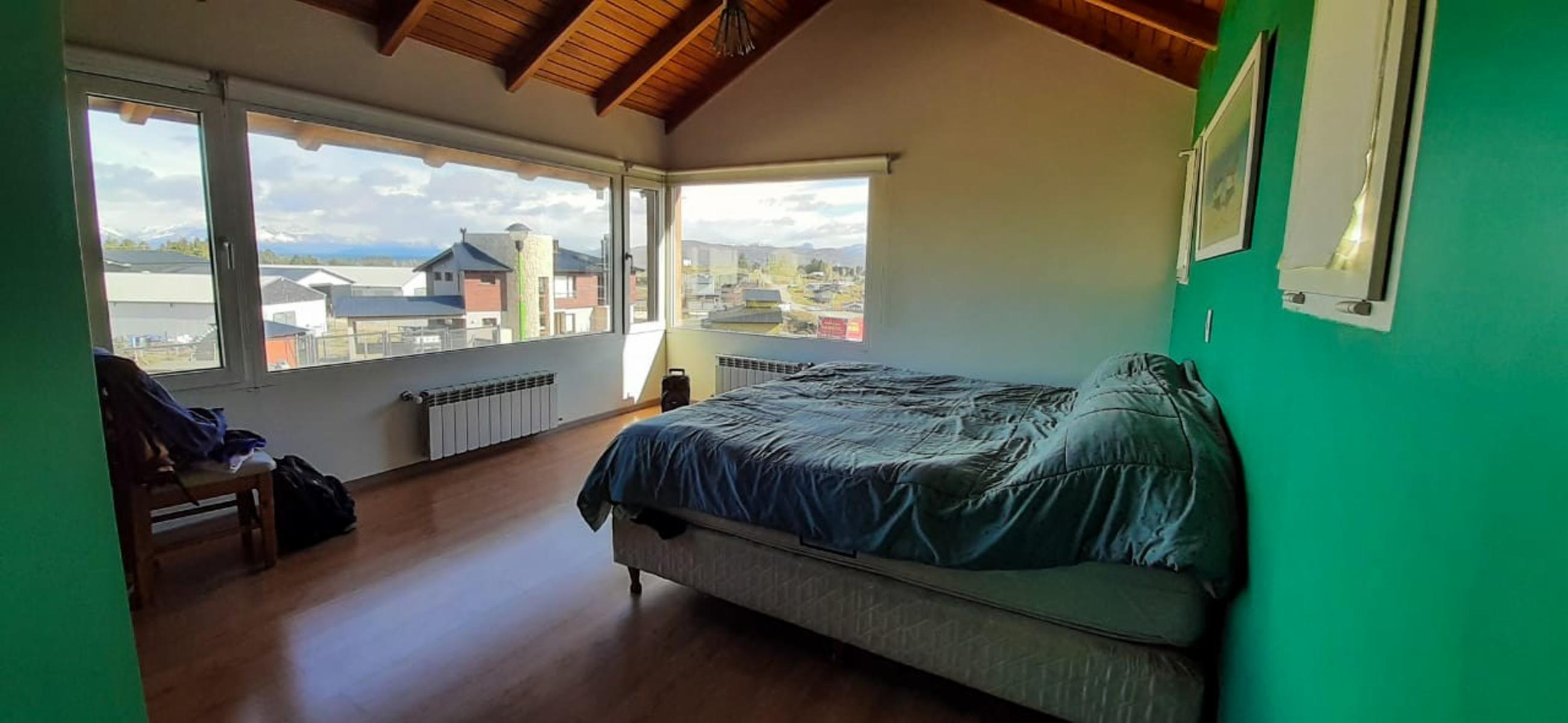 EXCELENTE PROPIEDAD CON HERMOSA VISTA A LOS CERROS Y LAGO - 29