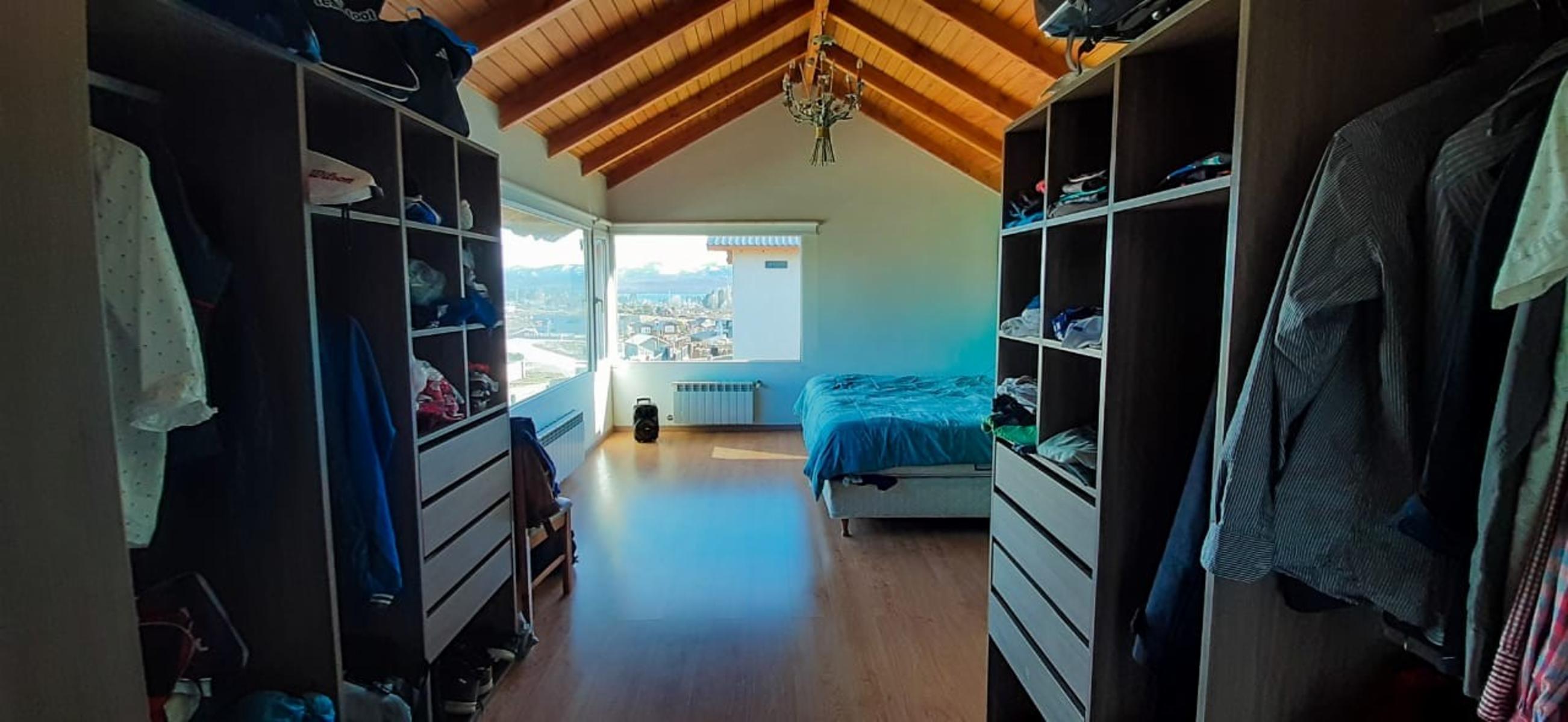 EXCELENTE PROPIEDAD CON HERMOSA VISTA A LOS CERROS Y LAGO - 31