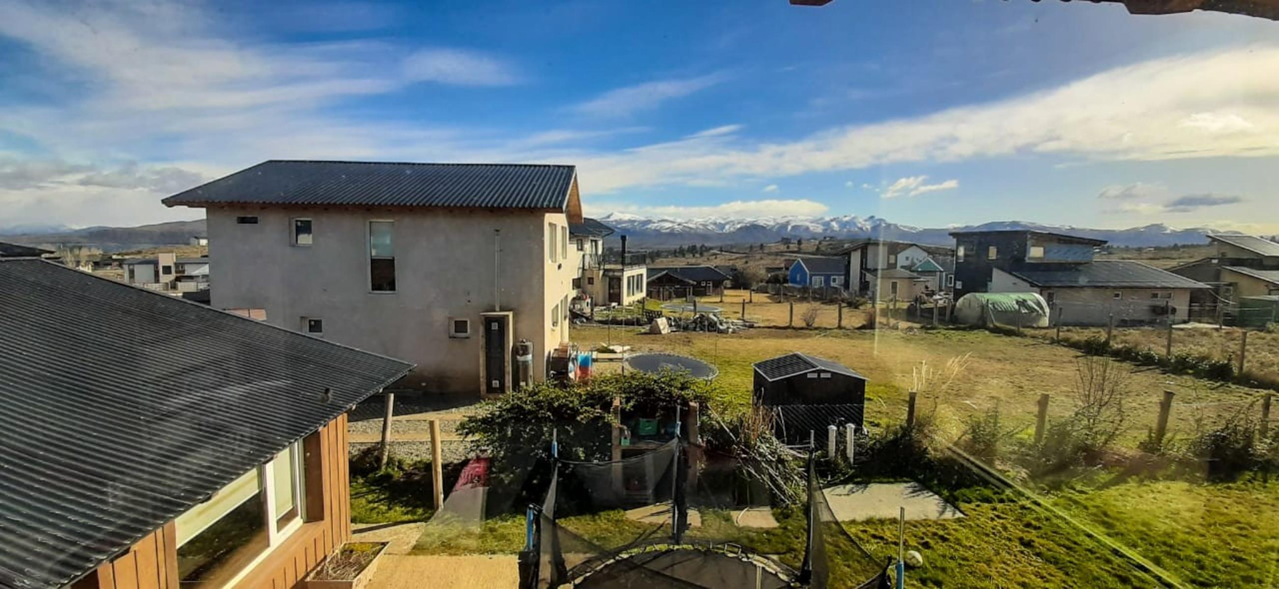 EXCELENTE PROPIEDAD CON HERMOSA VISTA A LOS CERROS Y LAGO - 40
