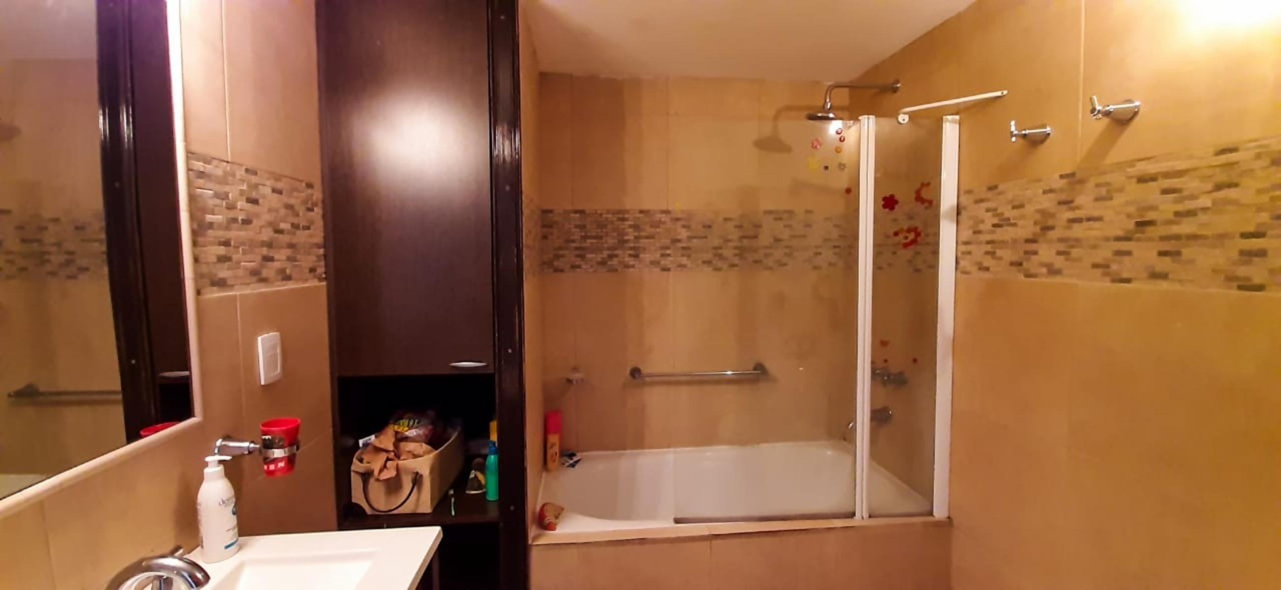 EXCELENTE PROPIEDAD CON HERMOSA VISTA A LOS CERROS Y LAGO - 41