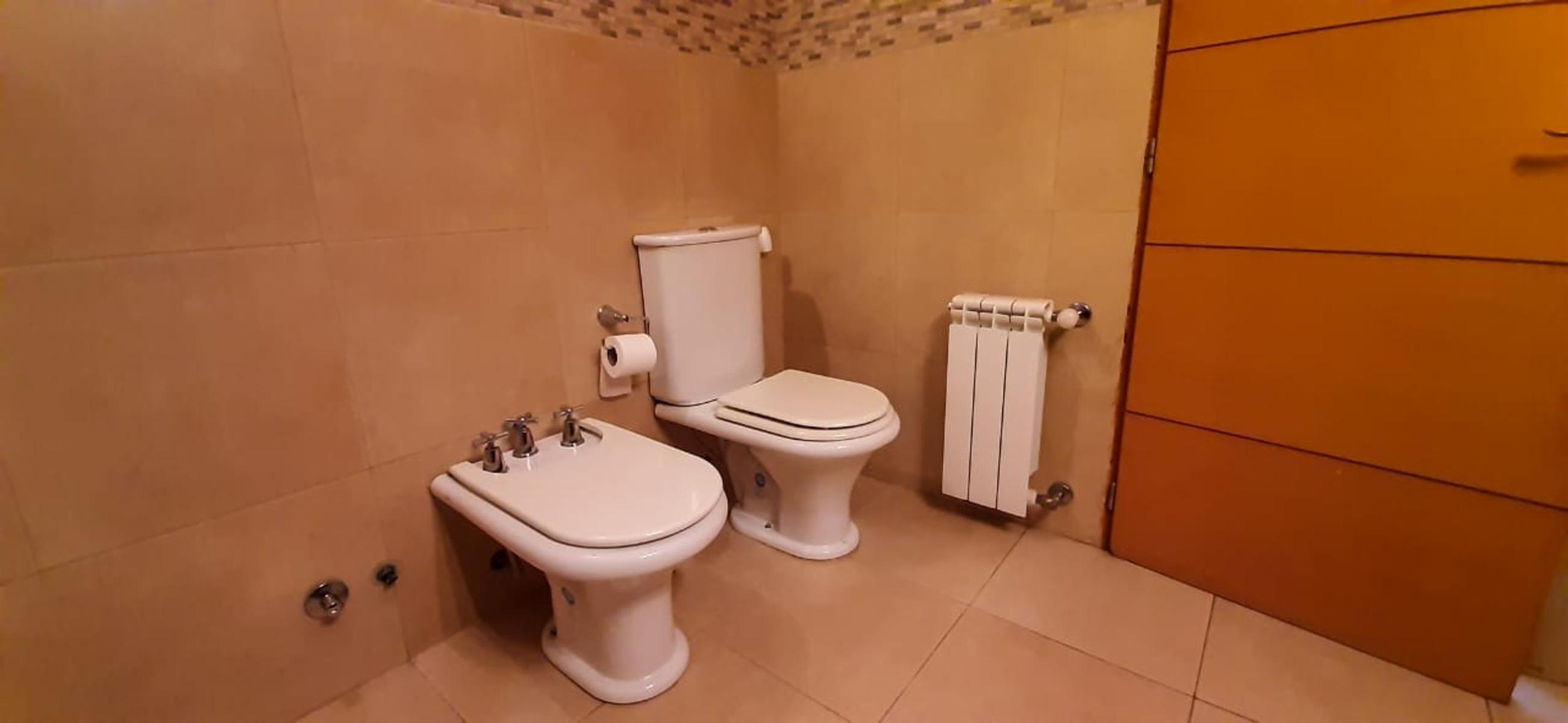EXCELENTE PROPIEDAD CON HERMOSA VISTA A LOS CERROS Y LAGO - 49