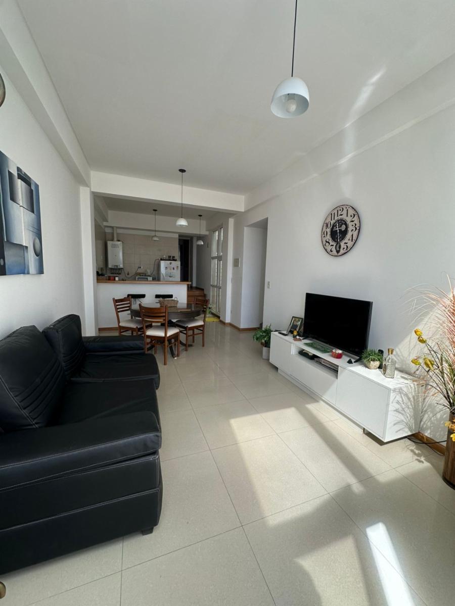 AMPLIO DEPARTAMENTO CON PATIO - 9