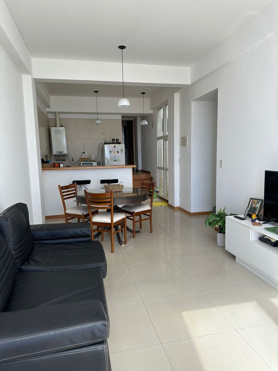 AMPLIO DEPARTAMENTO CON PATIO - 11