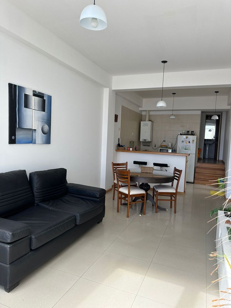 AMPLIO DEPARTAMENTO CON PATIO - 12