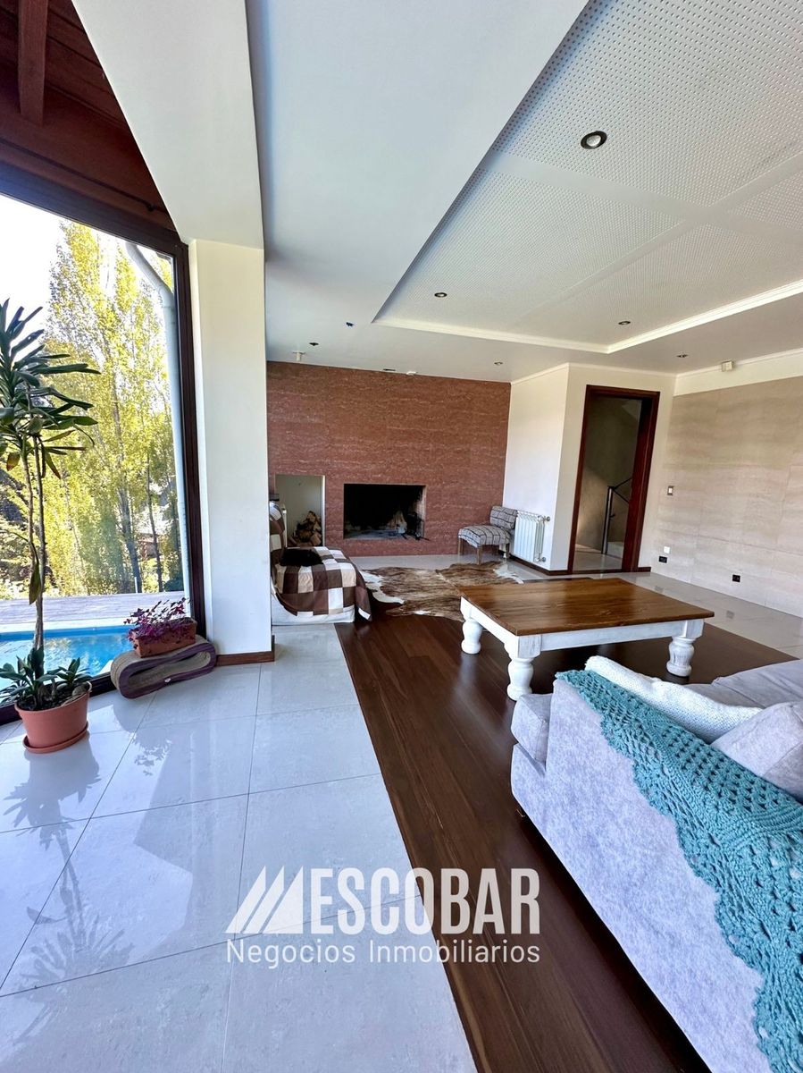 LUJOSA CASA CON COSTA AL LAGO - 6
