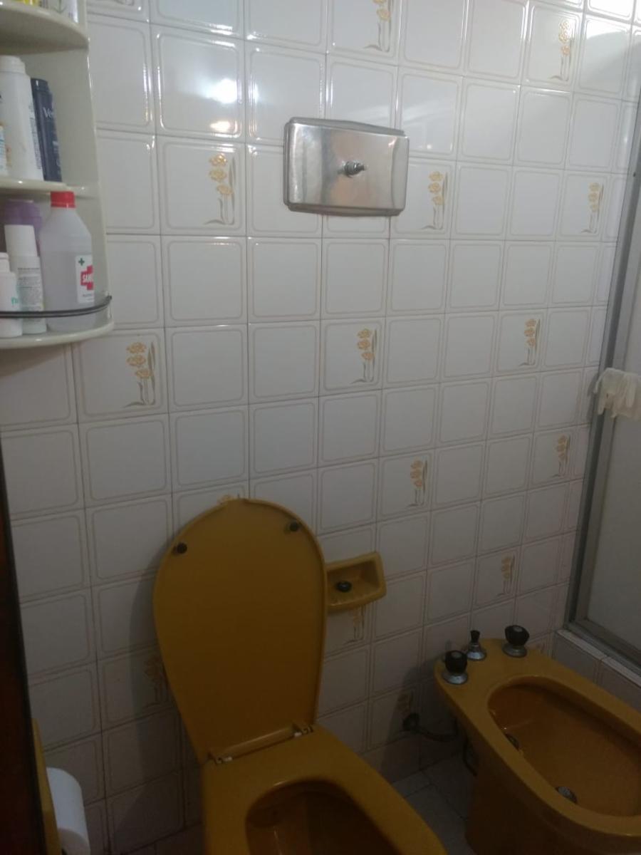 VENTA EN BLOQUE DE HERMOSA PROPIEDAD 3 AMBIENTES EN PLANTA BAJA AL FRENTE PLANTA ALTA, MAS LOCAL CON COCHERA EN PLANTA BAJA. — foto 2
