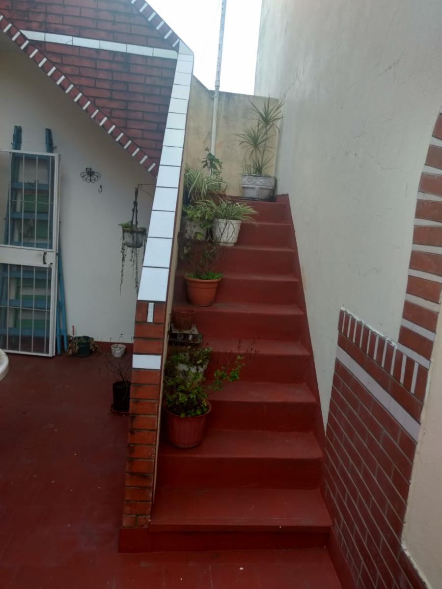 VENTA EN BLOQUE DE HERMOSA PROPIEDAD 3 AMBIENTES EN PLANTA BAJA AL FRENTE PLANTA ALTA, MAS LOCAL CON COCHERA EN PLANTA BAJA. — foto 4