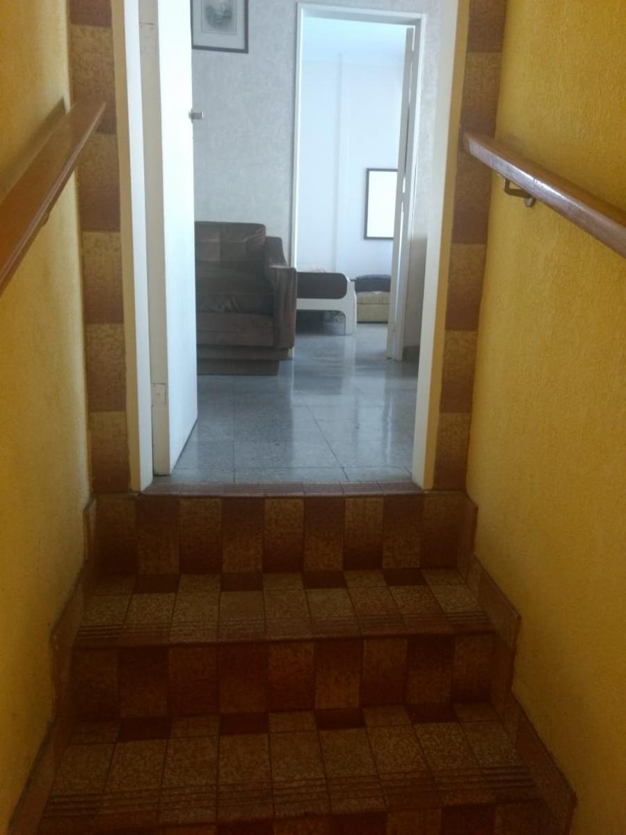 VENTA EN BLOQUE DE HERMOSA PROPIEDAD 3 AMBIENTES EN PLANTA BAJA AL FRENTE PLANTA ALTA, MAS LOCAL CON COCHERA EN PLANTA BAJA. — foto 6