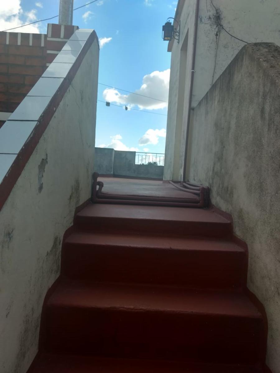 VENTA EN BLOQUE DE HERMOSA PROPIEDAD 3 AMBIENTES EN PLANTA BAJA AL FRENTE PLANTA ALTA, MAS LOCAL CON COCHERA EN PLANTA BAJA. — foto 7