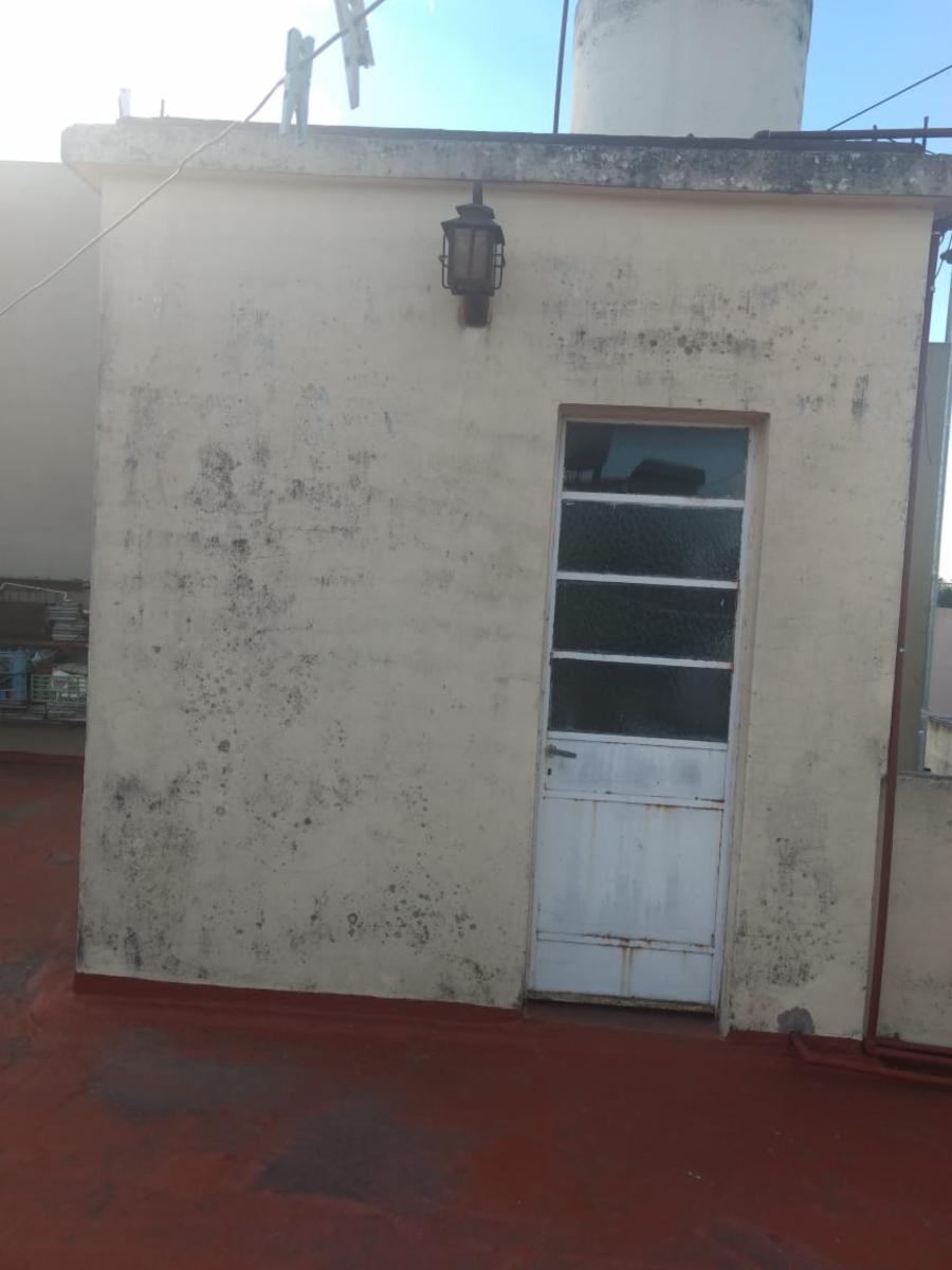 VENTA EN BLOQUE DE HERMOSA PROPIEDAD 3 AMBIENTES EN PLANTA BAJA AL FRENTE PLANTA ALTA, MAS LOCAL CON COCHERA EN PLANTA BAJA. — foto 8