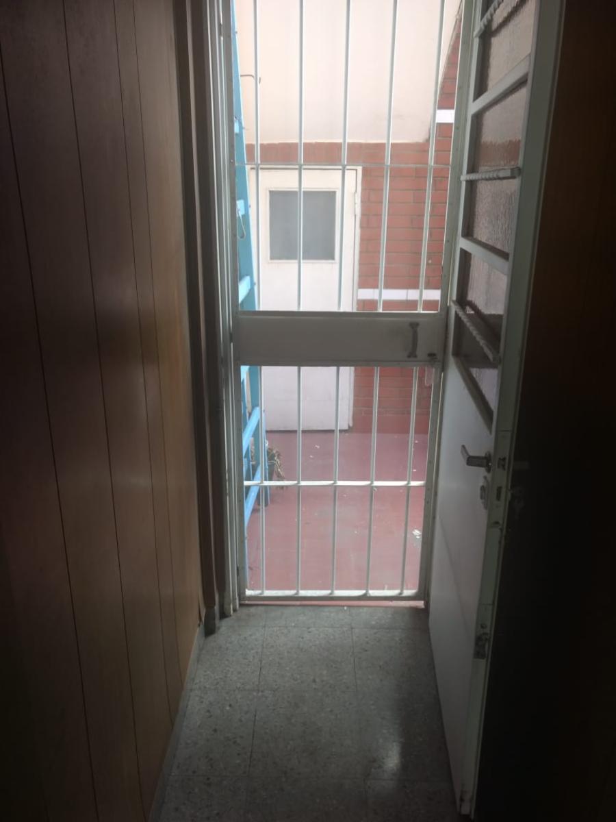 VENTA EN BLOQUE DE HERMOSA PROPIEDAD 3 AMBIENTES EN PLANTA BAJA AL FRENTE PLANTA ALTA, MAS LOCAL CON COCHERA EN PLANTA BAJA. — foto 11