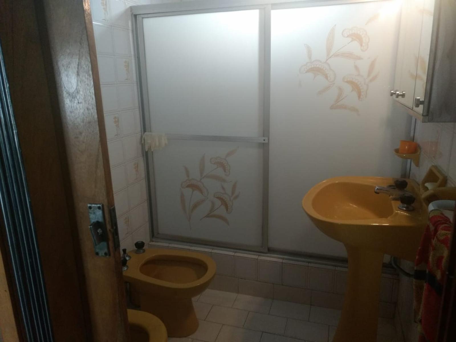 VENTA EN BLOQUE DE HERMOSA PROPIEDAD 3 AMBIENTES EN PLANTA BAJA AL FRENTE PLANTA ALTA, MAS LOCAL CON COCHERA EN PLANTA BAJA. — foto 13