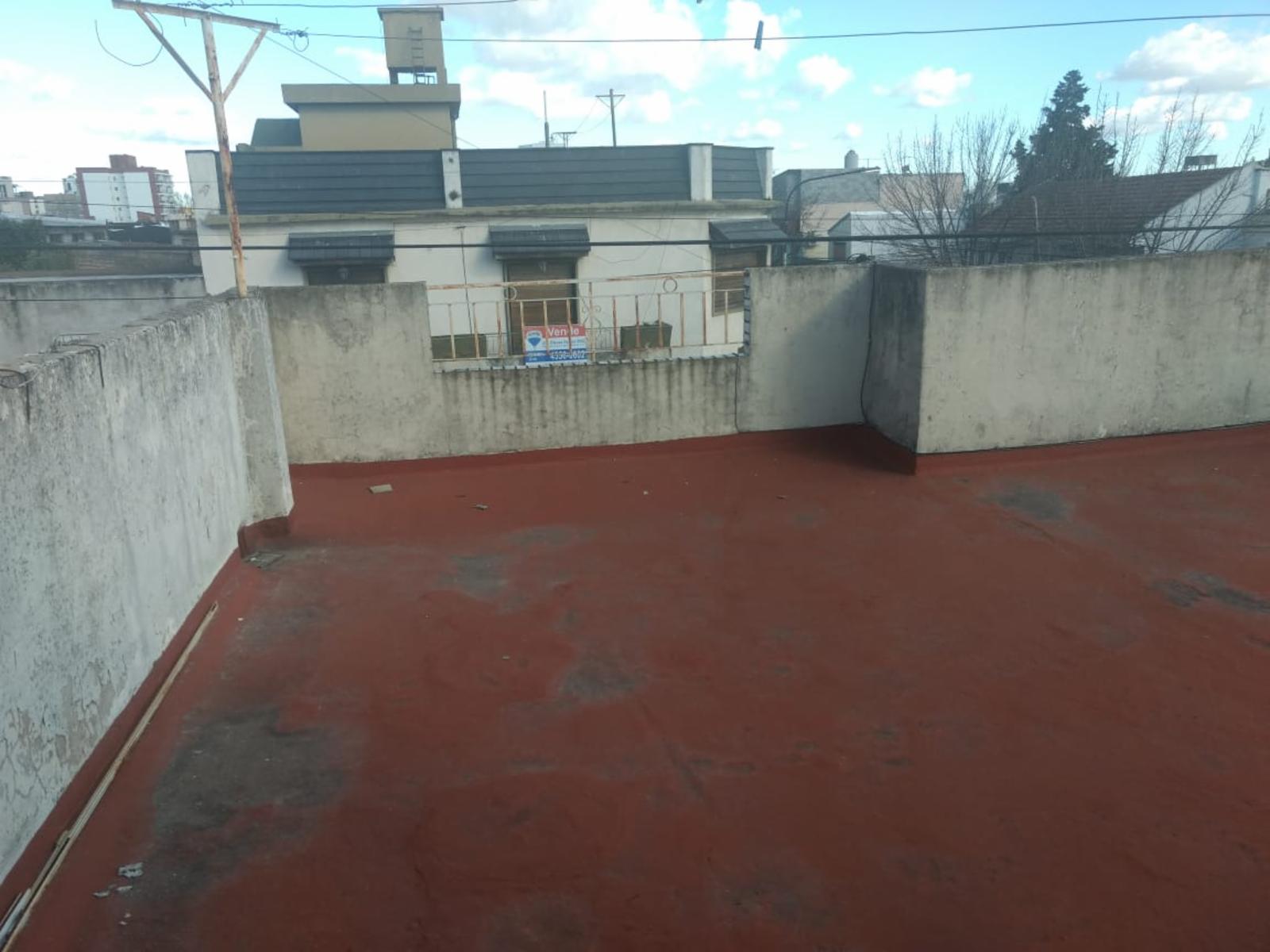 VENTA EN BLOQUE DE HERMOSA PROPIEDAD 3 AMBIENTES EN PLANTA BAJA AL FRENTE PLANTA ALTA, MAS LOCAL CON COCHERA EN PLANTA BAJA. — foto 14
