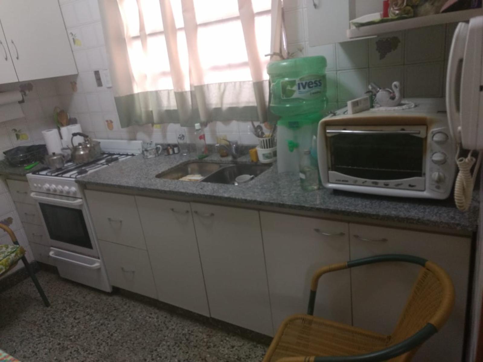 VENTA EN BLOQUE DE HERMOSA PROPIEDAD 3 AMBIENTES EN PLANTA BAJA AL FRENTE PLANTA ALTA, MAS LOCAL CON COCHERA EN PLANTA BAJA. — foto 15