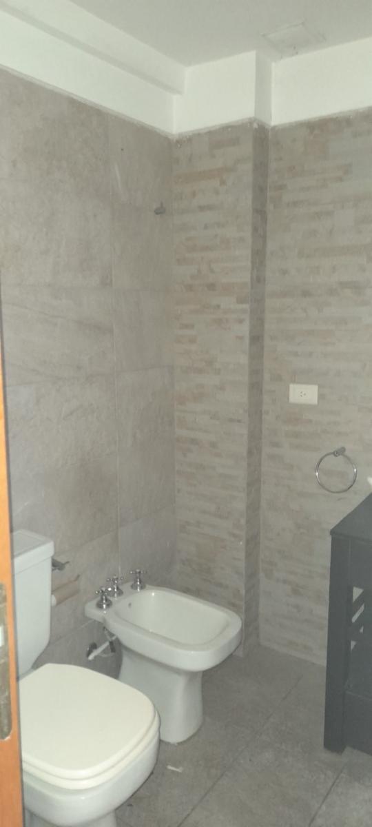 DEPARTAMENTO DOS AMBIENTES 3º PISO AL FRENTE - 4