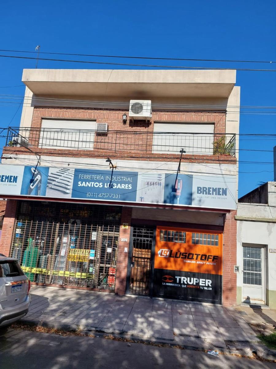 Excelente P.H., con entrada independiente de 3 ambientes amplios, en una muy buena ubicación, 1º piso frente, con balcón enterizo, patio con media terraza. — foto 2