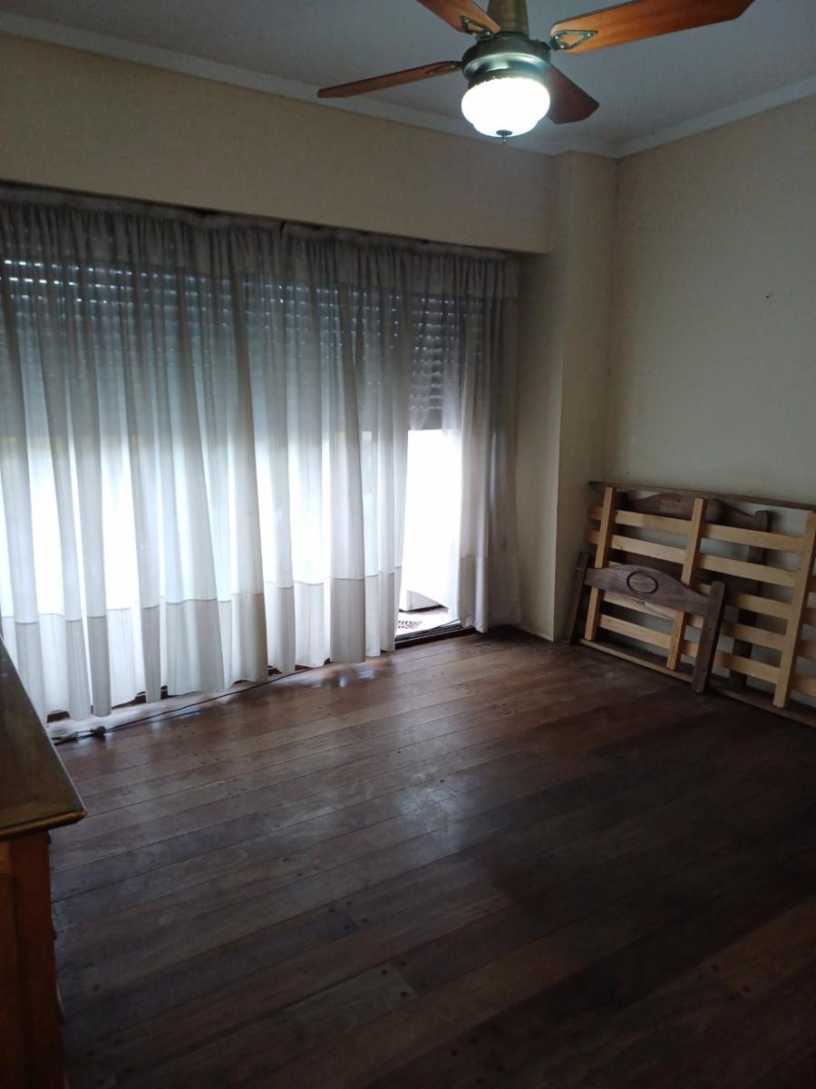 Excelente P.H., con entrada independiente de 3 ambientes amplios, en una muy buena ubicación, 1º piso frente, con balcón enterizo, patio con media terraza. — foto 5