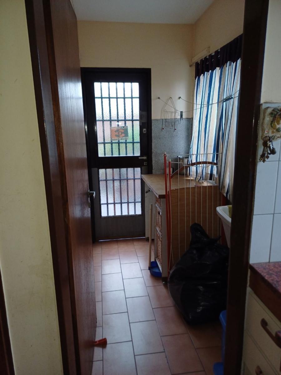 Excelente P.H., con entrada independiente de 3 ambientes amplios, en una muy buena ubicación, 1º piso frente, con balcón enterizo, patio con media terraza. — foto 7