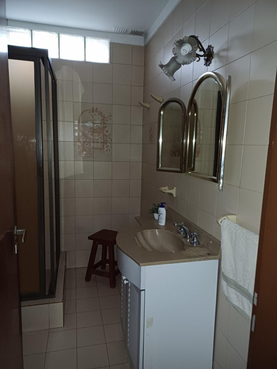 Excelente P.H., con entrada independiente de 3 ambientes amplios, en una muy buena ubicación, 1º piso frente, con balcón enterizo, patio con media terraza. — foto 8