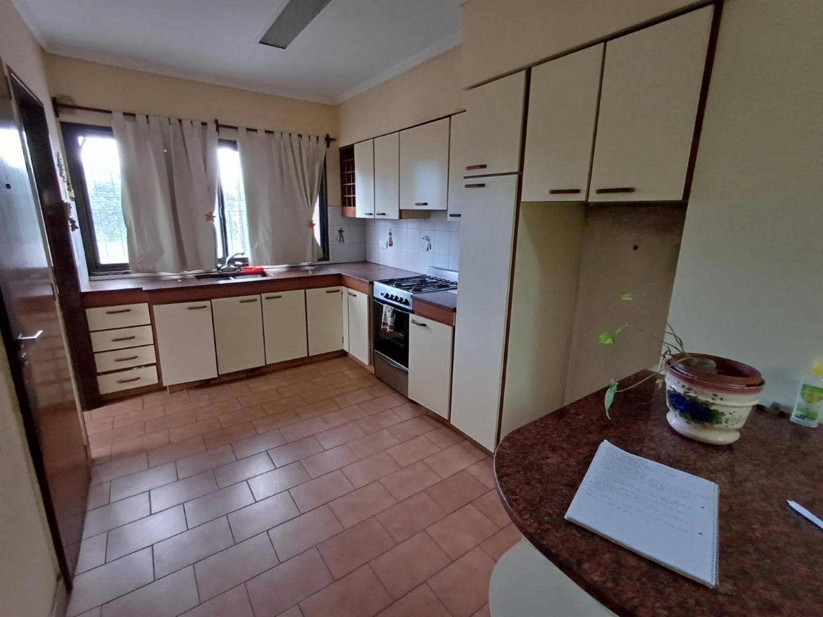 Excelente P.H., con entrada independiente de 3 ambientes amplios, en una muy buena ubicación, 1º piso frente, con balcón enterizo, patio con media terraza. — foto 9