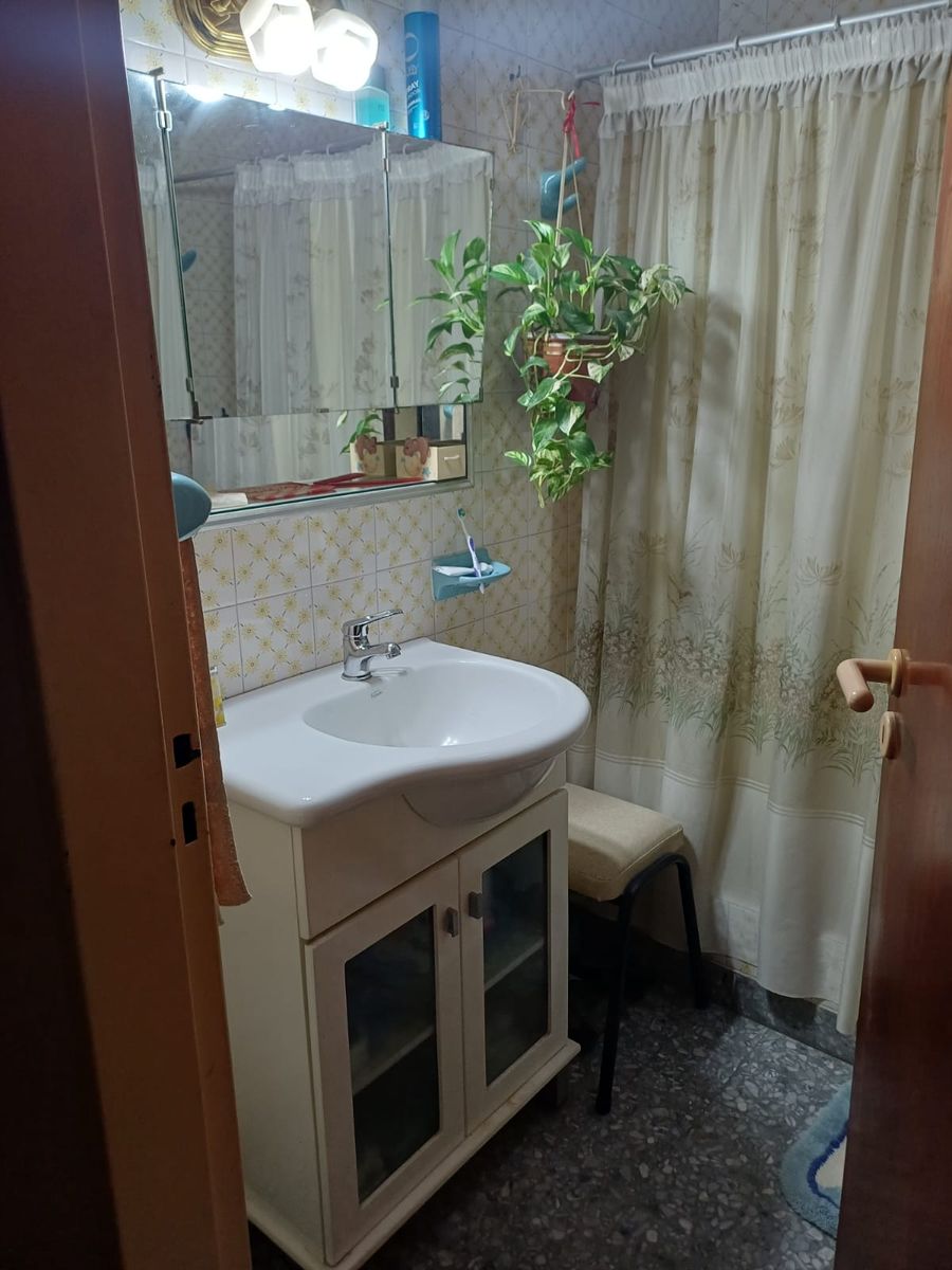 Excelente casa con jardín y fondo libre - 5