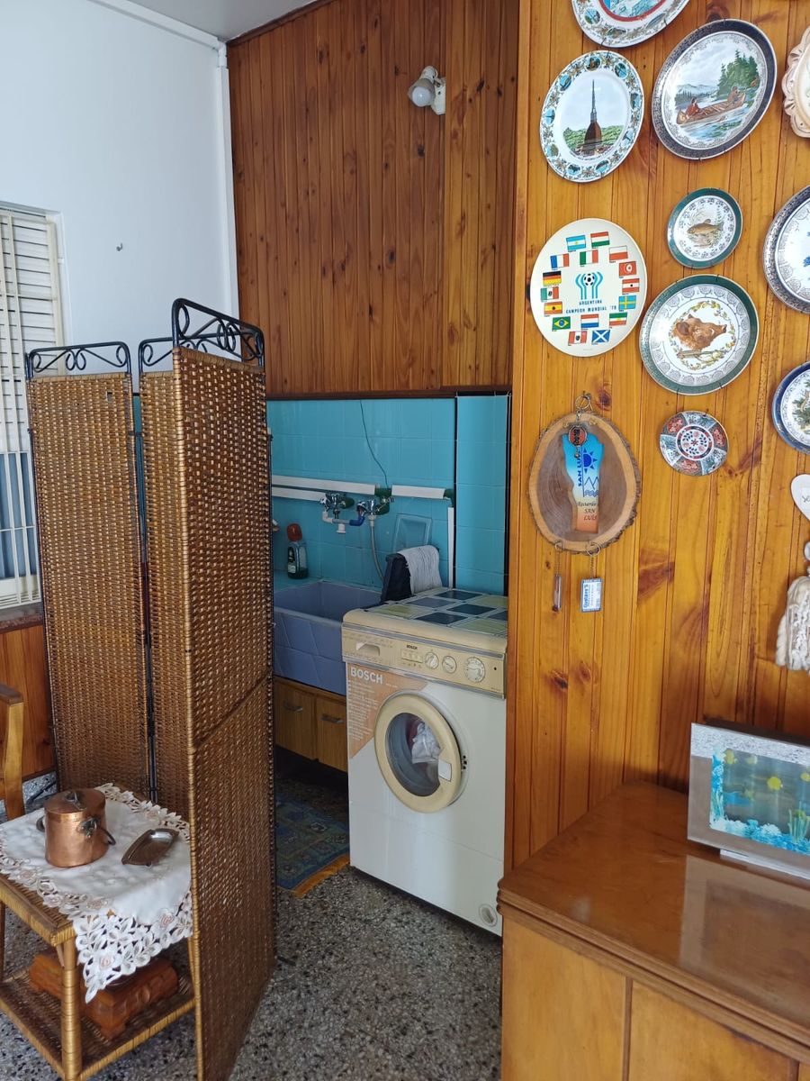 Excelente casa con jardín y fondo libre - 11