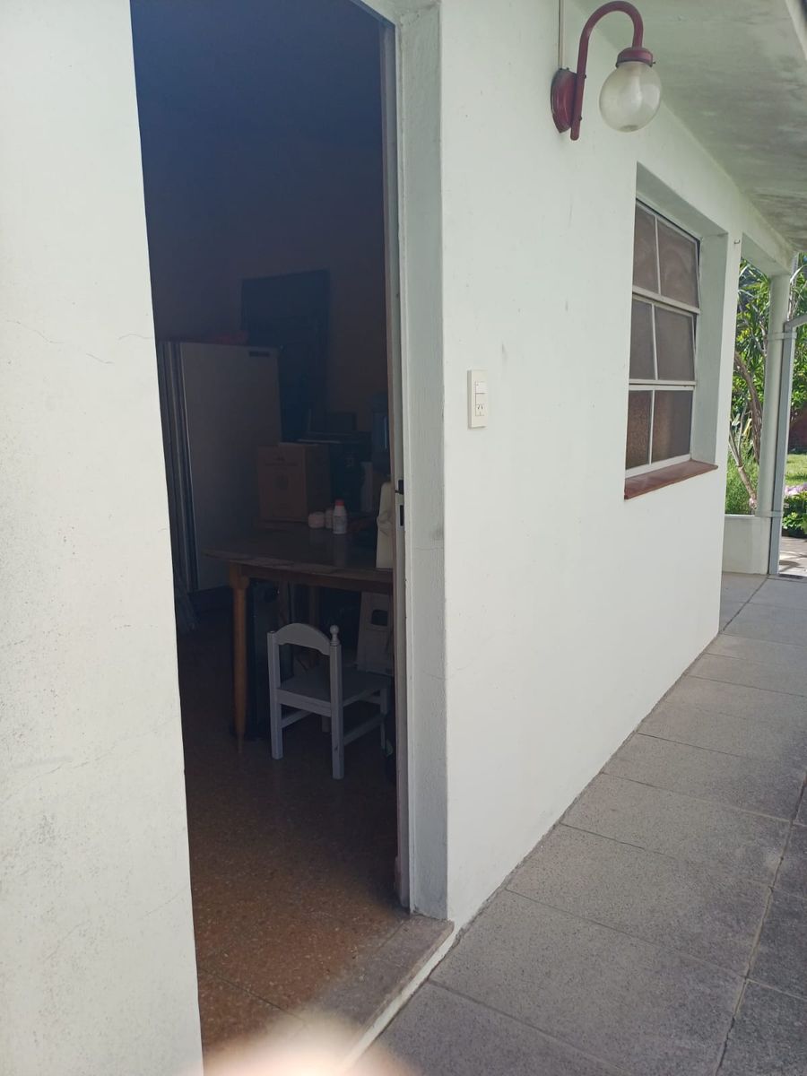 Excelente casa con jardín y fondo libre - 15