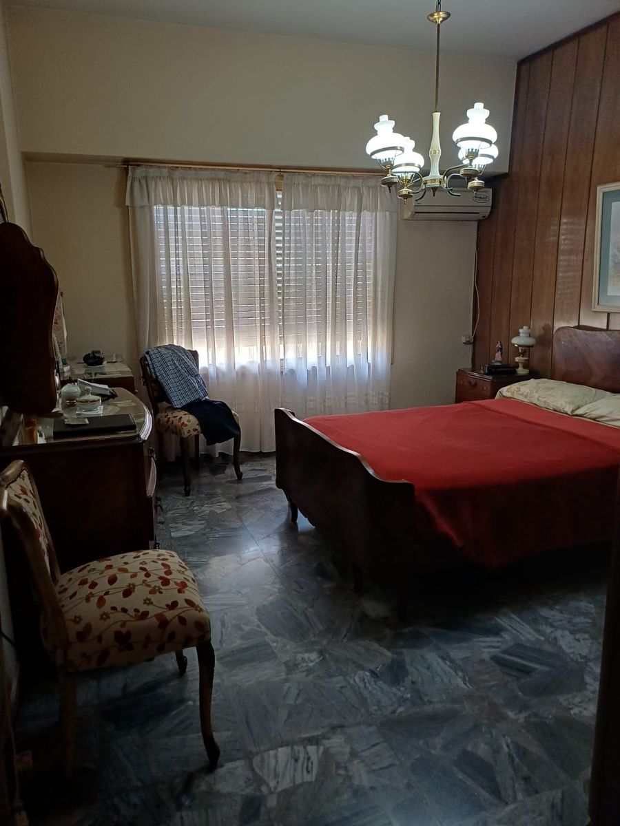 Excelente casa con jardín y fondo libre - 18