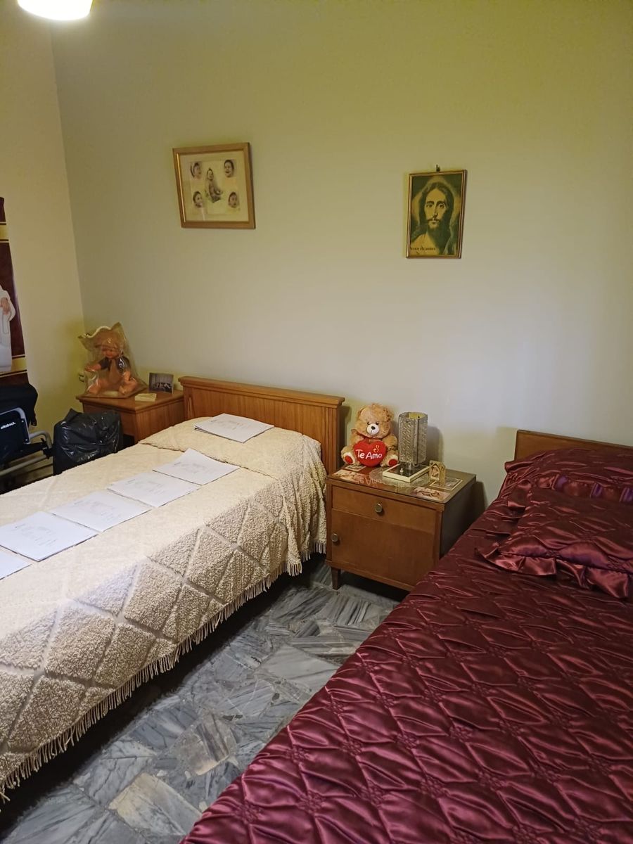 Excelente casa con jardín y fondo libre - 19