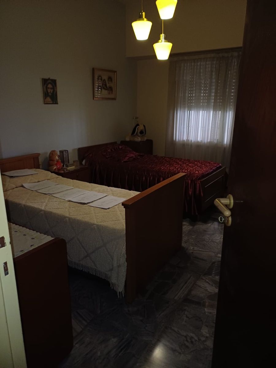 Excelente casa con jardín y fondo libre - 20