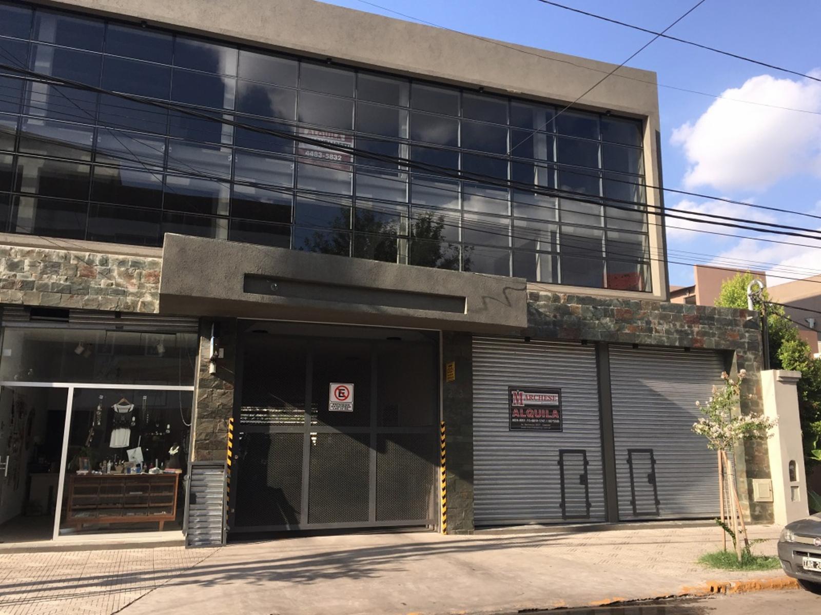 IMPERDIBLE!!! LOCAL A ESTRENAR FRENTE AL CLUB ARGENTINO DE CASTELAR. - 1